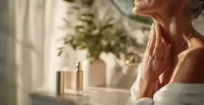 O erro diário que está envelhecendo seu pescoço sem você notar