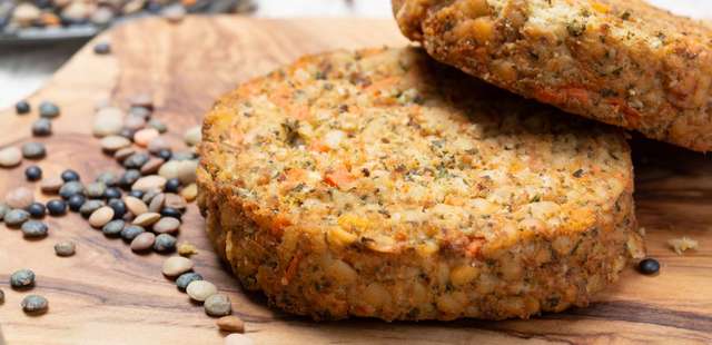 Essa receita de hambúrguer de lentilha vai salvar seu almoço fitness