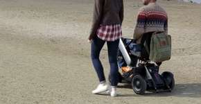 Nova cadeira roda cerca de 16 km a cada carga de bateria