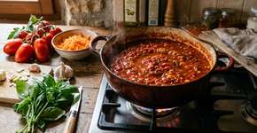 A técnica da Itália que antes era usada apenas por chefs, hoje é o que faz o molho de tomate ficar bem vermelhinho sem usar açúcar