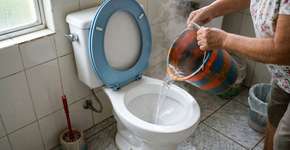 Jogar água quente no vaso sanitário: para que serve e por que é recomendado fazê-lo uma vez por semana