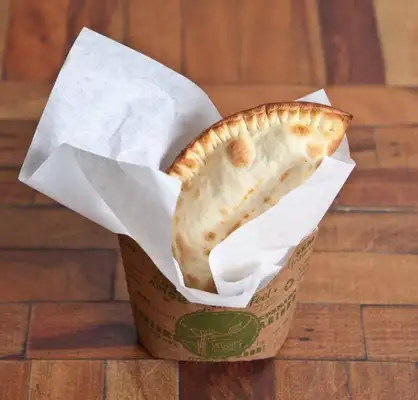 Pastel de queijo com tomate ou de carne vegetal (reprodução/Facebook/VeggiesnaPraça)