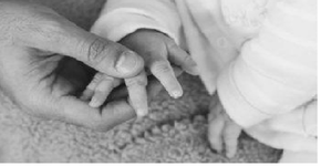 Jovem que escondeu gravidez atira bebê de prédio após nascimento