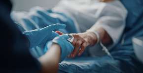 O que explica a 1ª morte pela nova subvariante da Ômicron no país?