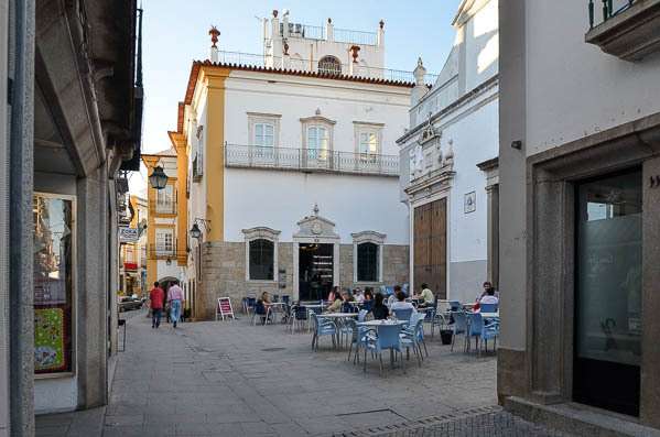Largo na Rua Miguel Bombarda