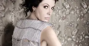 Patty Ascher canta na Pça. Victor Civita