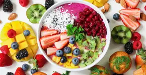 Essa fruta poderosa protege seu coração e cérebro, dizem cientistas