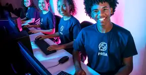 ONG oferece curso grátis de programação para jovens em SP