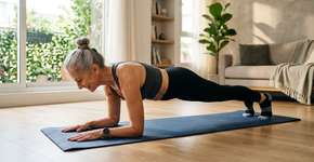Uma prancha bem executada é o melhor exercício para pessoas com mais de 55 anos: desenvolve força no core, equilíbrio e proteção para a coluna