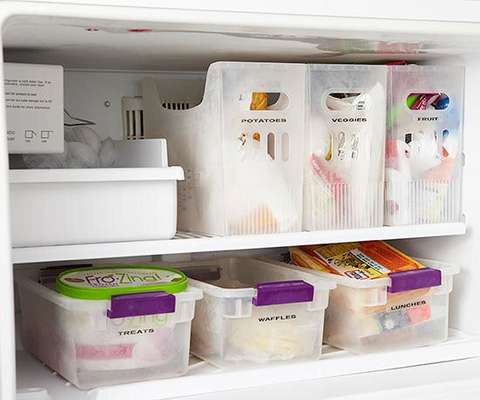 Coloque as comidas em recipientes de plástico no freezer - Imagem: Better Homes Gardens/bhg.com