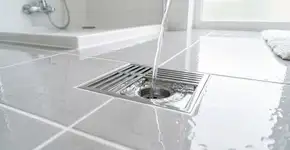 Como limpar o ralo do chuveiro: um procedimento simples, sem produtos químicos