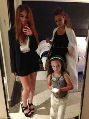 A semelhança entre as duas começou após a mãe realizar uma cirurgia bariátrica e perder muito peso (Foto: Reprodução/Daily Mail)