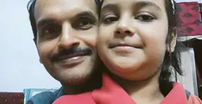 Para diminuir o infanticídio feminino na Índia político usa selfies