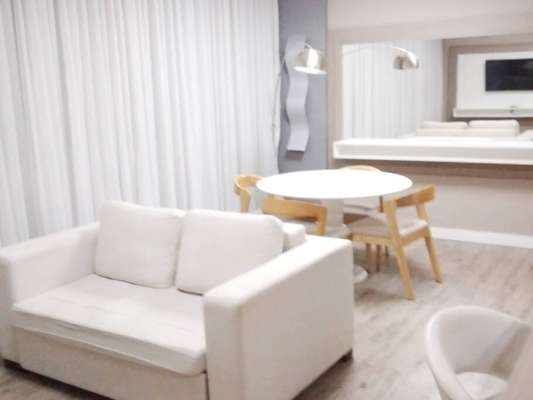 Uma das amplas suítes do Ville Celestine Condo Hotel, em BH