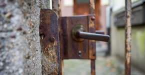 Homem é preso por manter esposa em cárcere privado por 5 anos