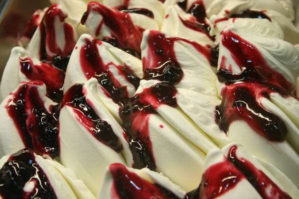 Sorvete com calda. Foto: Ultra Gelato