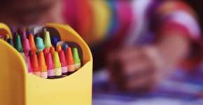 Estudar e brincar são atividades que podem andar juntas