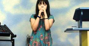 Foto da cantora  Esther Marcos é usada para Fake News de estupro