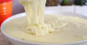 Aprenda a fazer aligot: um delicioso purê de batatas com queijo