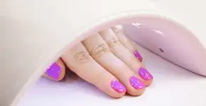 Entenda por que unhas de gel estão proibidas em vários países