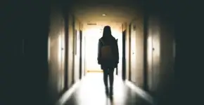 Aluna da UnB é espancada por 7 pessoas ao segurar mão da namorada