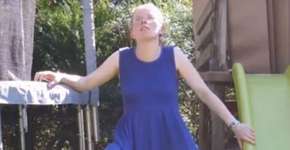 Mãe dá à luz sozinha no quintal de casa e viraliza