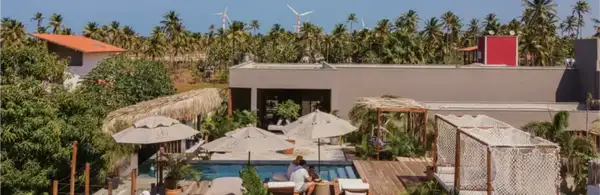 Área da piscina do Makena Hotel