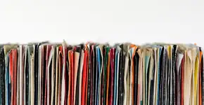 Amy Winehouse e mais um tesouro perdido: baixe dois discos da cantora em parceria com o rapper Funky DL