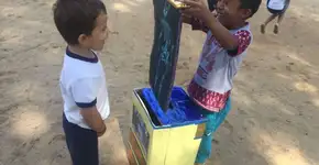 Professora cria ‘Máquina de Raio-X da Igualdade’ e ensina empatia