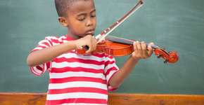 Tablet x Instrumentos: os benefícios da música para as crianças