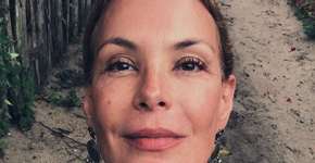 Carolina Ferraz esbanja beleza em selfie sem maquiagem