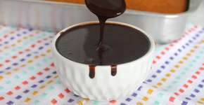 Veja como fazer calda de chocolate sem leite condensado