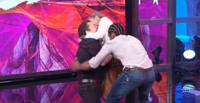 Adriane Galisteu derruba Faustão ao vivo e quebra internet