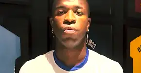 Ataque racista: boneco de Vini Jr sendo enforcado é pendurado em Madri