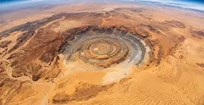 A NASA observa o Saara a partir da Estação Espacial Internacional e detecta um olho gigantesco com quase 50 quilômetros de largura, cuja origem não é tão cósmica quanto parece