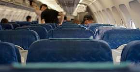 Aeromoça revela roupas perigosas para usar durante um voo de avião