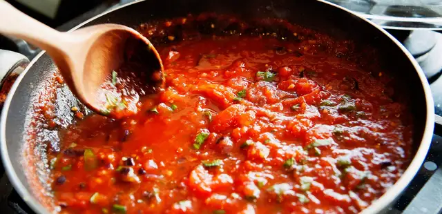 Molho de tomate caseiro que dá para congelar e comer quando quiser!