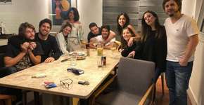 Tatá Werneck recebe amigos em casa e faz proposta inusitada