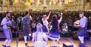 Joinville tem festa com 120 rótulos de cerveja e culinária alemã