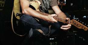 Eddie Vedder pausa show para expulsar homem que agredia mulher