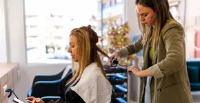 Procedimentos capilares: saiba quando podem beneficiar ou danificar os fios e o couro cabeludo