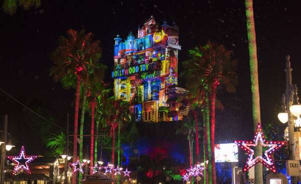 Até o famoso Hollywood Tower Hotel vai se transformar à noite