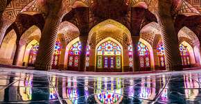 O show de cores e beleza da Mesquita Nasir ol Molk