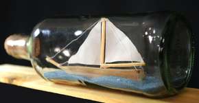 Faça um barquinho dentro de uma garrafa de vidro