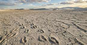 Essas pegadas humanas encontradas no deserto dos Estados Unidos têm entre 21.000 e 23.000 anos e estão gerando considerável controvérsia entre os arqueólogos