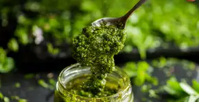O segredo dos chefs revelado neste molho pesto que transforma qualquer prato