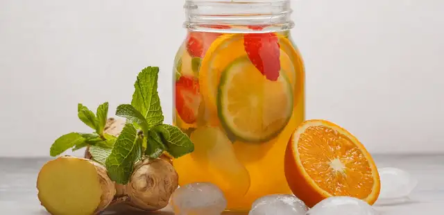 Faça uma deliciosa caipirinha de tangerina com gengibre