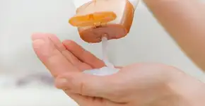 Atenção! Anvisa proíbe venda e fabricação de shampoo alisante