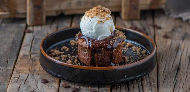 Petit gâteau de doce de leite vai te fazer passar debaixo da mesa de joelhos