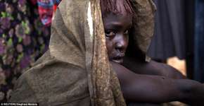 Fotógrafo registra mutilação genital de meninas no Quênia